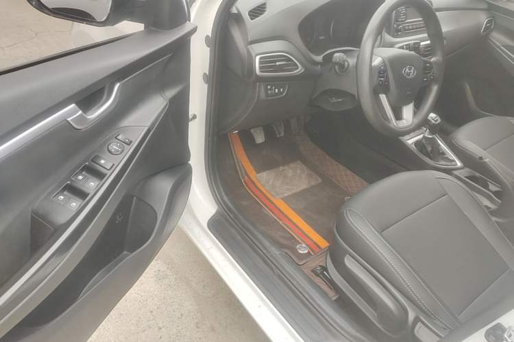 Used Hyundai Celesta 2017 1.6L Manual Enjoyment Edition GLS Driver Seat