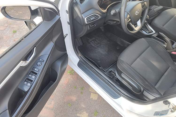Used Hyundai Celesta 2017 1.6L Automatic Enjoyment Version GLS Driver Seat