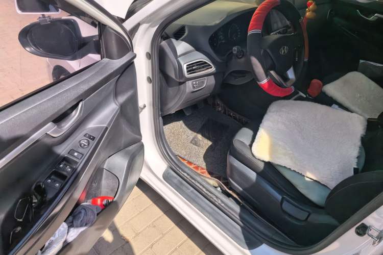 Used Hyundai Celesta 2017 1.6L Manual GL Delight Edition Driver Seat