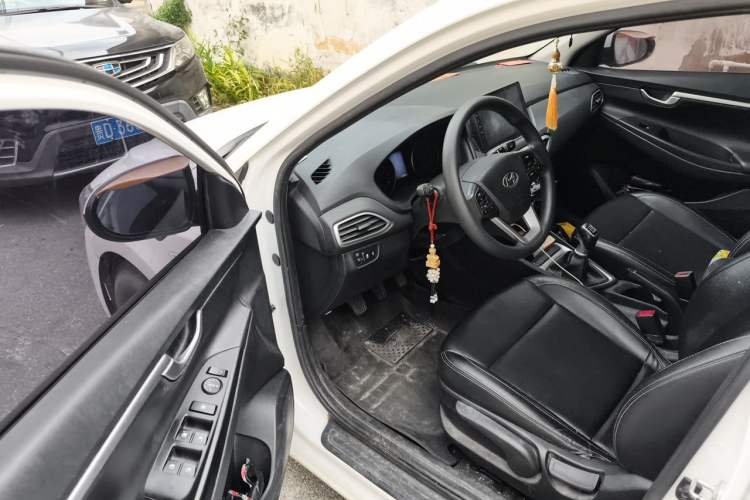 Used Hyundai Celesta 2017 1.6L Manual Enjoyment Edition GLS Driver Seat