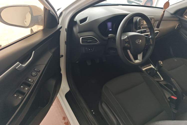 Used Hyundai Celesta 2017 1.6L Manual Enjoyment Edition GLS Driver Seat