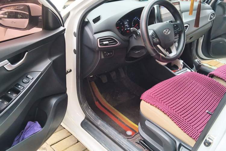 Used Hyundai Celesta 2017 1.6L Manual Enjoyment Edition GLS Driver Seat