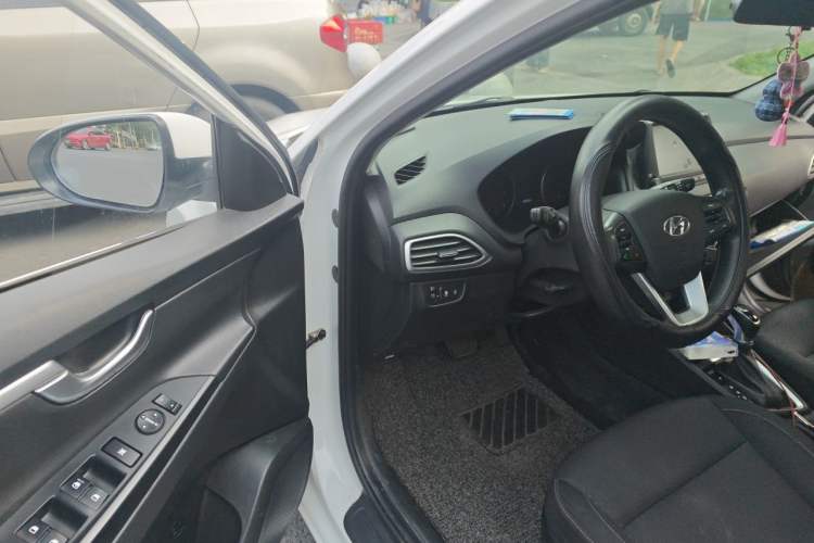 Used Hyundai Celesta 2017 1.6L Automatic Enjoyment Version GLS Driver Seat