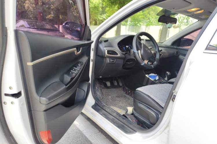 Used Hyundai Celesta 2017 1.6L Manual Joyful Edition DLX Driver Seat