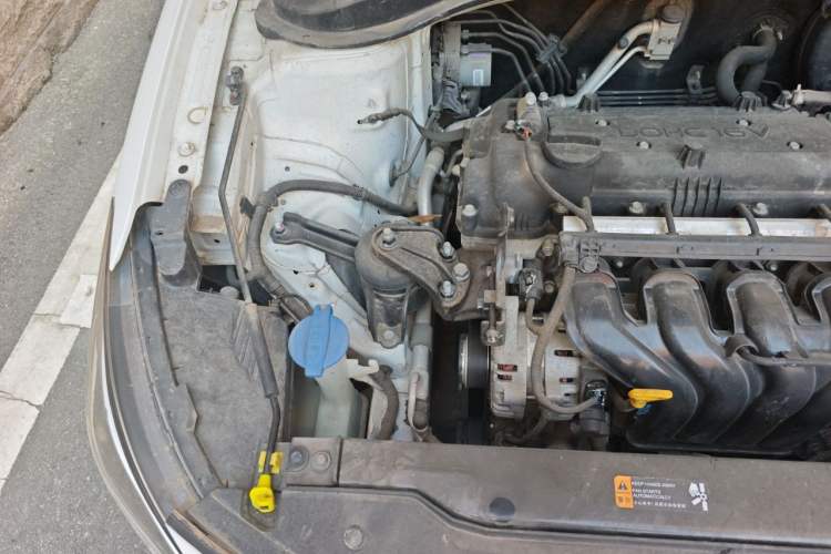 Used Hyundai Celesta 2017 1.6L Automatic Enjoyment Version GLS Engine Bay Right