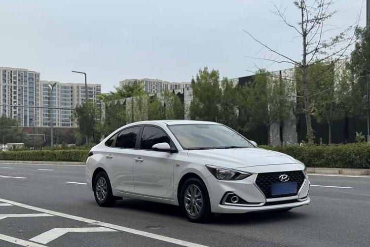 Used Hyundai Celesta 2017 1.6L Automatic Enjoyment Version GLS Exterior 2