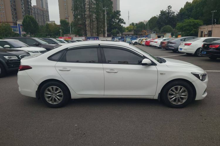 Used Hyundai Celesta 2017 1.6L Automatic Enjoyment Version GLS Exterior 2