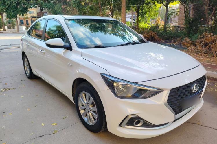 Used Hyundai Celesta 2017 1.6L Automatic Enjoyment Version GLS Exterior 2