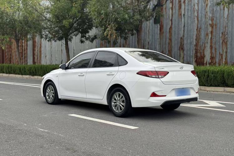 Used Hyundai Celesta 2017 1.6L Automatic Enjoyment Version GLS Exterior 3