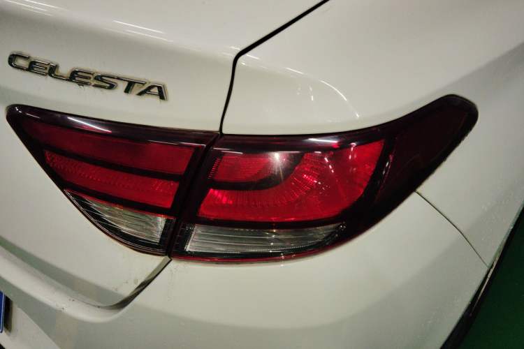 Used Hyundai Celesta 2017 1.6L Automatic Enjoyment Version GLS Exterior 3