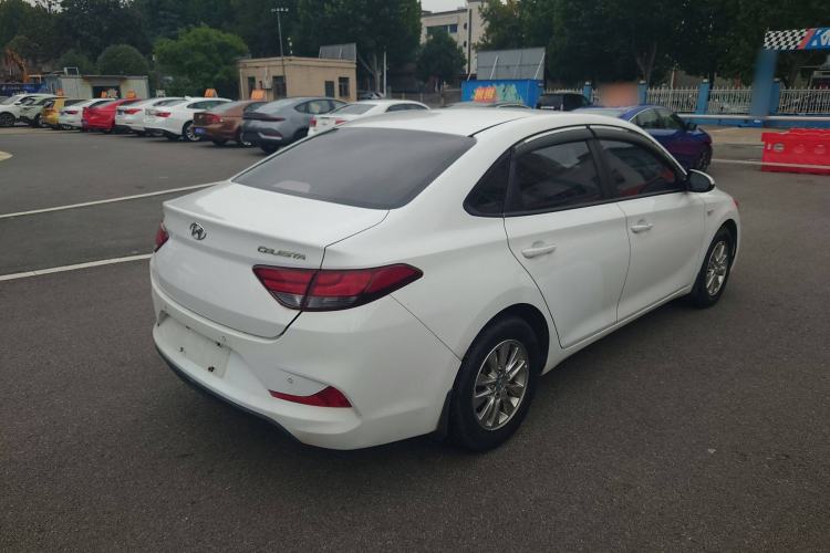 Used Hyundai Celesta 2017 1.6L Automatic Enjoyment Version GLS Exterior 3