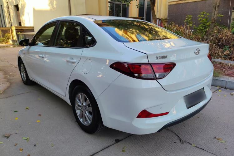Used Hyundai Celesta 2017 1.6L Automatic Enjoyment Version GLS Exterior 3