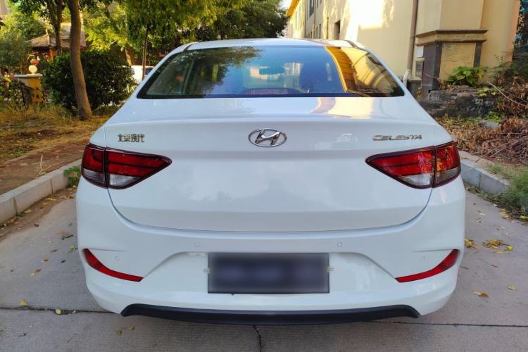 Used Hyundai Celesta 2017 1.6L Automatic Enjoyment Version GLS Exterior 4