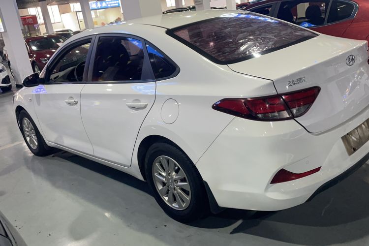 Used Hyundai Celesta 2017 1.6L Automatic Enjoyment Version GLS Exterior 5