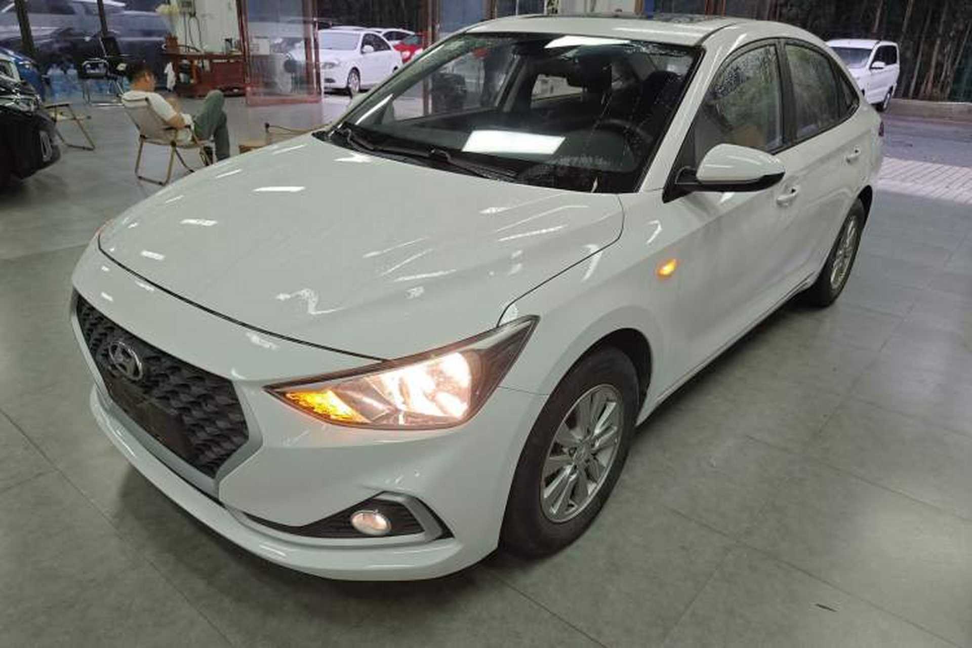 Used Hyundai Celesta 2017 1.6L Automatic Enjoyment Version GLS Front Left 45 Deg