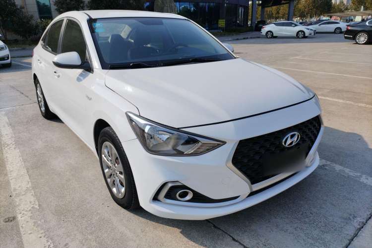 Used Hyundai Celesta 2017 1.6L Manual GL Delight Edition Front Right 45 Deg
