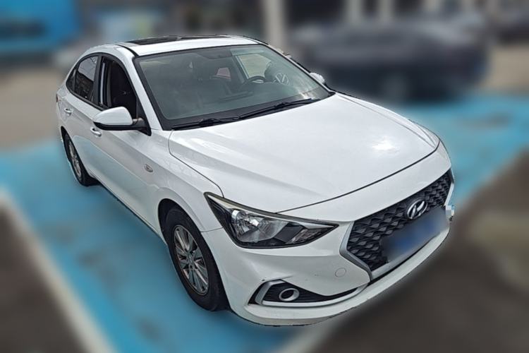 Used Hyundai Celesta 2017 1.6L Automatic Enjoyment Version GLS Front Right 45 Deg