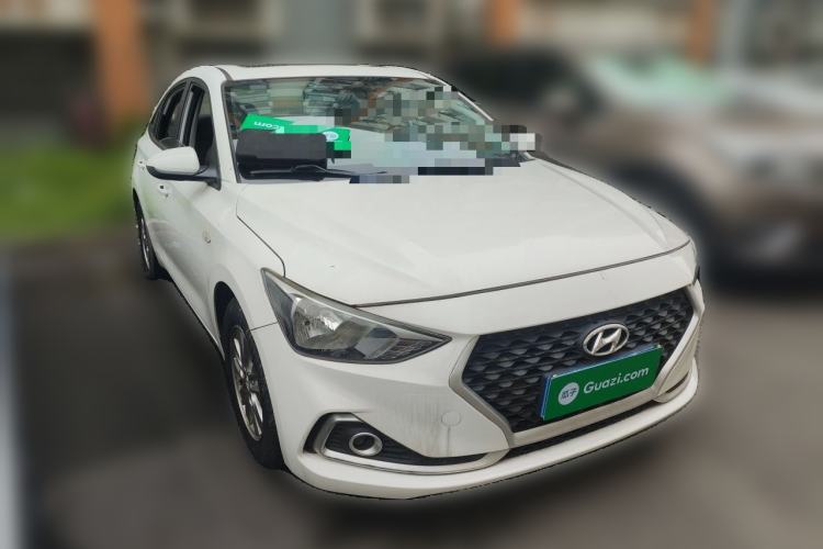 Used Hyundai Celesta 2017 1.6L Automatic Enjoyment Version GLS Front Right 45 Deg