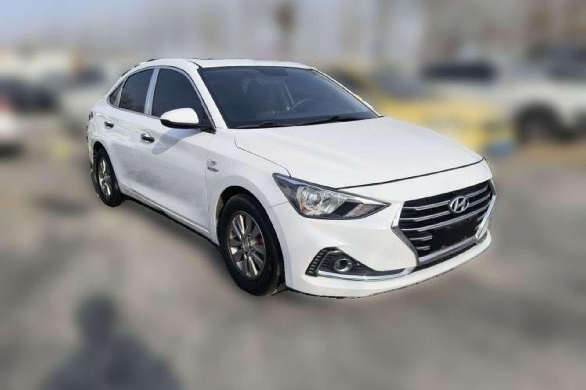 Used Hyundai Celesta 2017 1.6L Automatic Enjoyment Version GLS Front Right 45 Deg