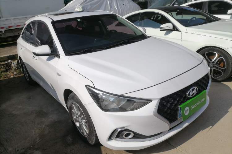 Used Hyundai Celesta 2017 1.6L Automatic Enjoyment Version GLS Front Right 45 Deg