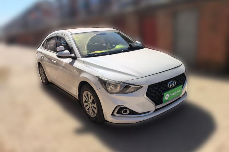 Used Hyundai Celesta 2017 1.6L Manual GL Delight Edition Front Right 45 Deg
