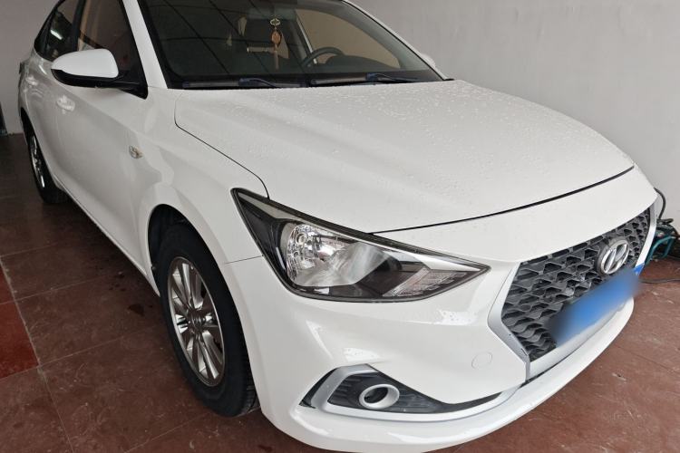 Used Hyundai Celesta 2017 1.6L Manual Enjoyment Edition GLS Front Right 45 Deg