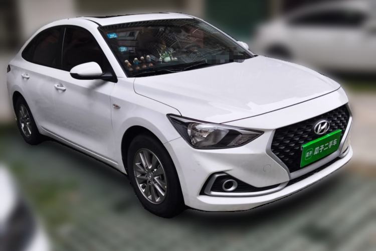 Used Hyundai Celesta 2017 1.6L Manual Enjoyment Edition GLS Front Right 45 Deg
