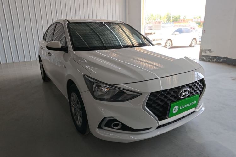 Used Hyundai Celesta 2017 1.6L Manual GL Delight Edition Front Right 45 Deg