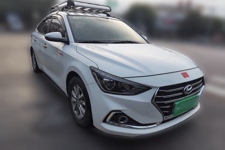 Used Hyundai Celesta 2017 1.6L Manual Joyful Edition DLX Front Right 45 Deg