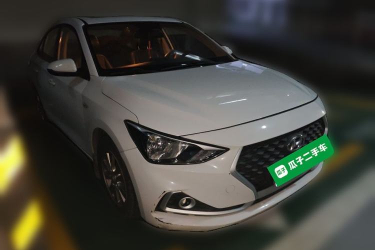 Used Hyundai Celesta 2017 1.6L Automatic Enjoyment Version GLS Front Right 45 Deg