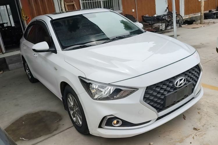 Used Hyundai Celesta 2017 1.6L Manual Enjoyment Edition GLS Front Right 45 Deg