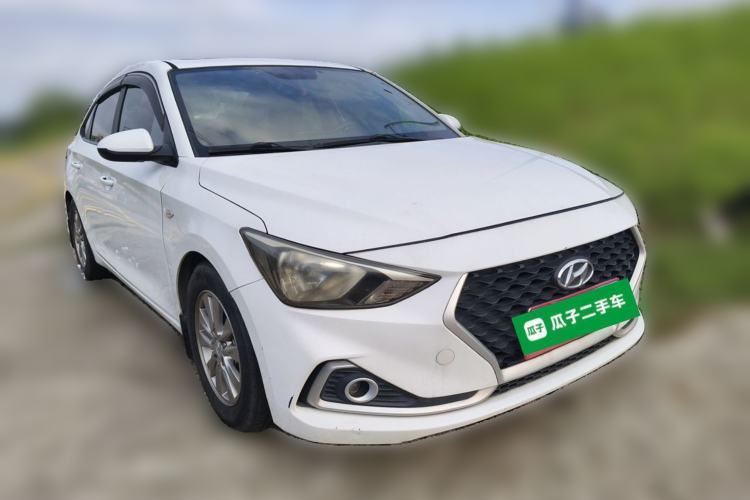 Used Hyundai Celesta 2017 1.6L Automatic Enjoyment Version GLS Front Right 45 Deg