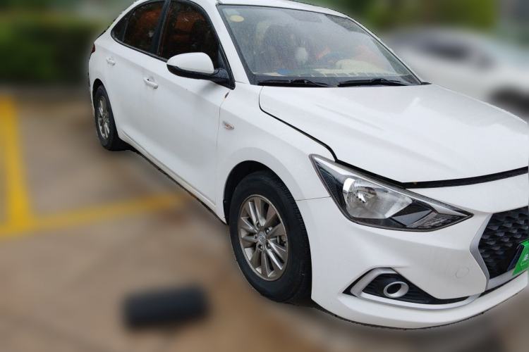 Used Hyundai Celesta 2017 1.6L Automatic Enjoyment Version GLS Front Right 45 Deg
