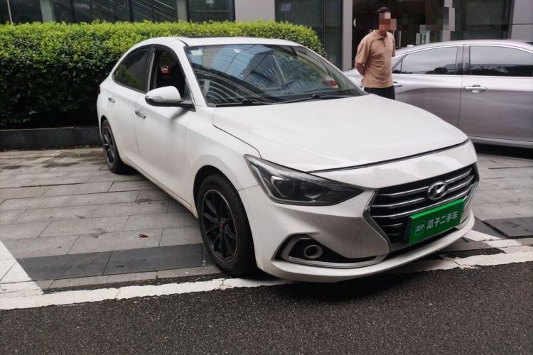 Used Hyundai Celesta 2017 1.6L Automatic Yueshin Edition DLX Front Right 45 Deg