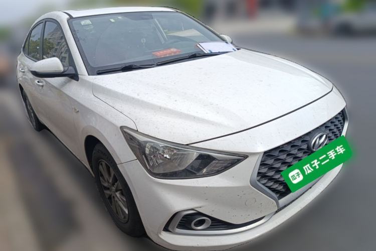Used Hyundai Celesta 2017 1.6L Automatic Enjoyment Version GLS Front Right 45 Deg