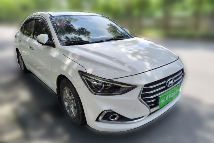 Used Hyundai Celesta 2017 1.6L Manual Joyful Edition DLX Front Right 45 Deg