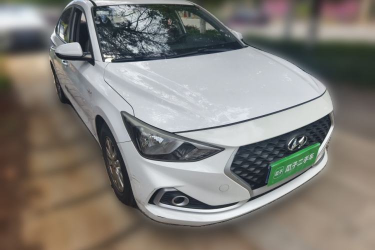 Used Hyundai Celesta 2017 1.6L Automatic Enjoyment Version GLS Front Right 45 Deg
