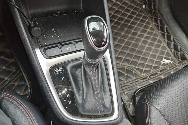Used Hyundai Celesta 2017 1.6L Automatic Enjoyment Version GLS Gear Lever