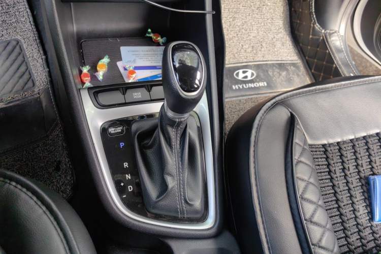 Used Hyundai Celesta 2017 1.6L Automatic Enjoyment Version GLS Gear Lever