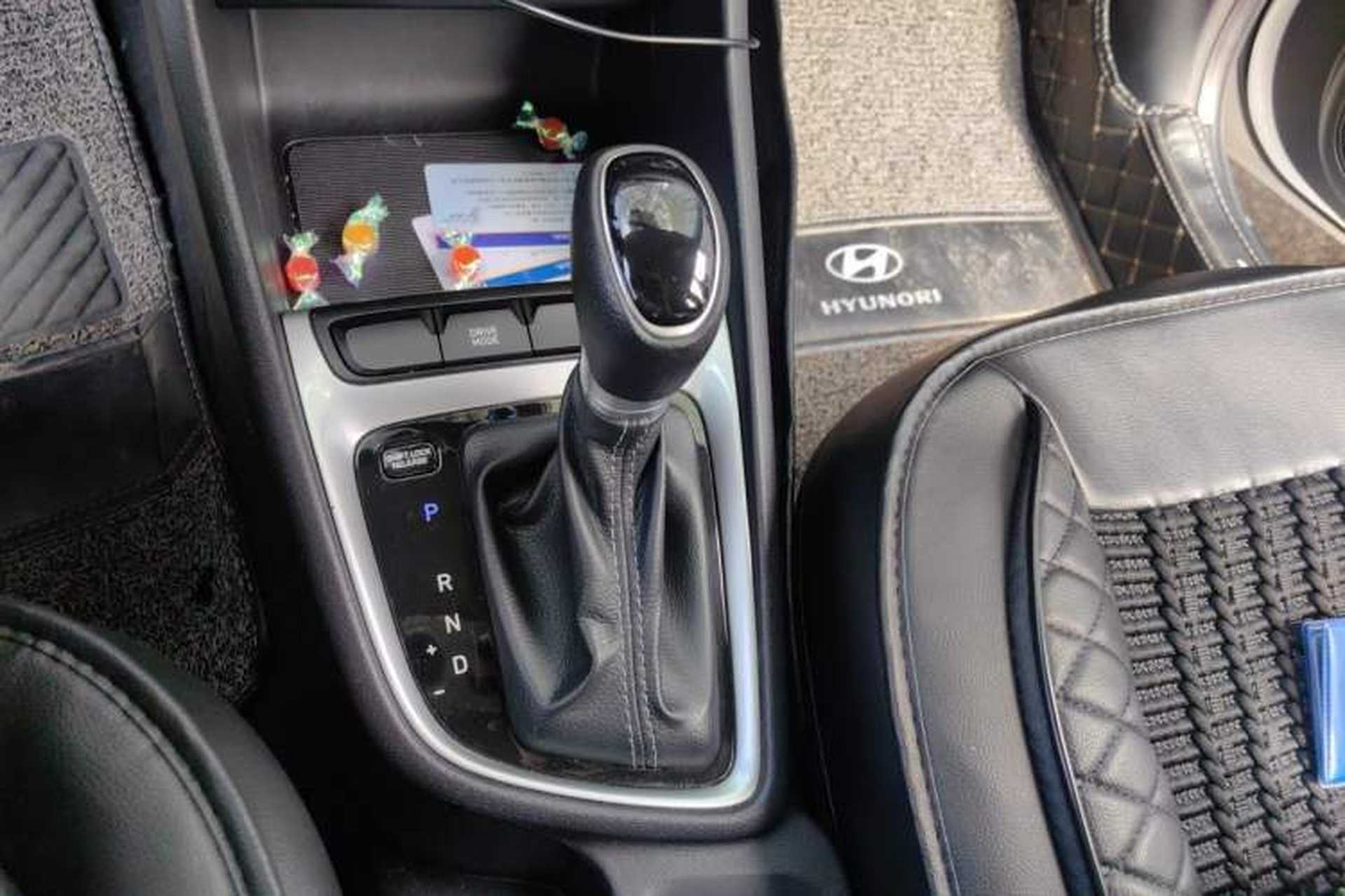 Used Hyundai Celesta 2017 1.6L Automatic Enjoyment Version GLS Gear Lever