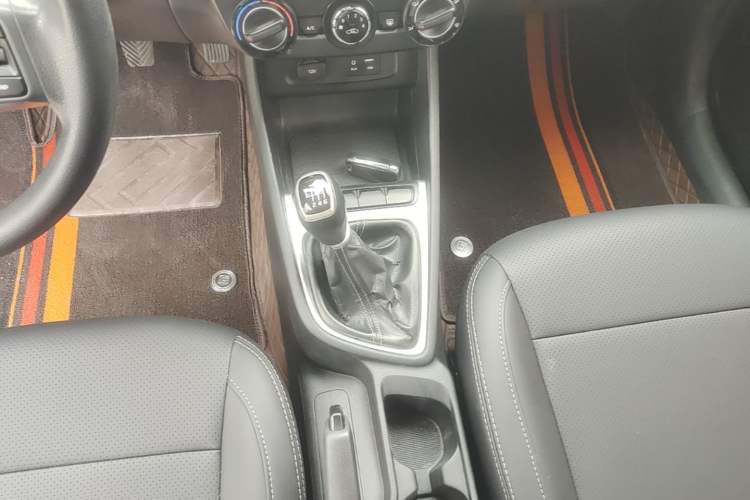 Used Hyundai Celesta 2017 1.6L Manual Enjoyment Edition GLS Gear Lever