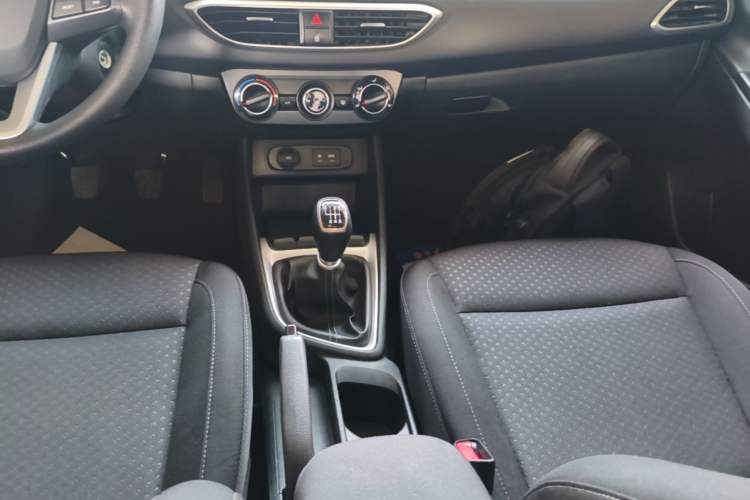 Used Hyundai Celesta 2017 1.6L Manual Enjoyment Edition GLS Gear Lever