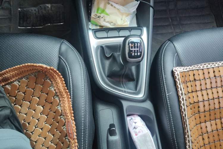 Used Hyundai Celesta 2017 1.6L Manual Enjoyment Edition GLS Gear Lever
