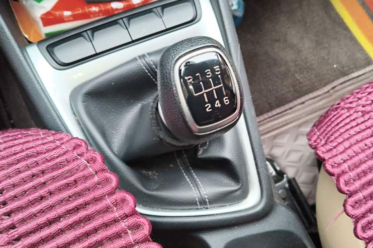 Used Hyundai Celesta 2017 1.6L Manual Enjoyment Edition GLS Gear Lever