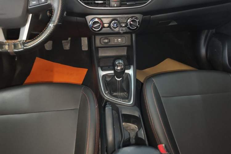 Used Hyundai Celesta 2017 1.6L Manual GL Delight Edition Gear Lever