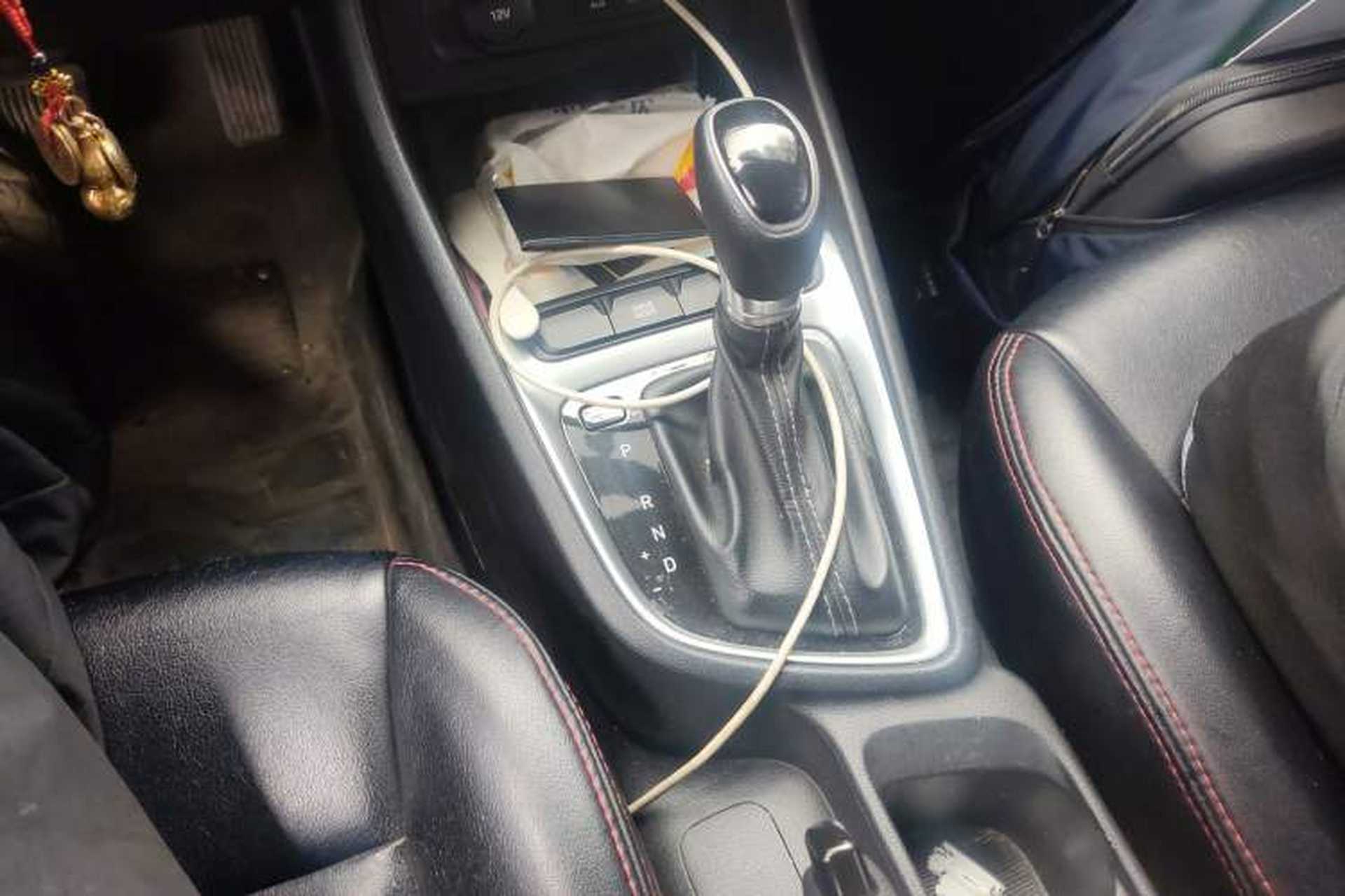 Used Hyundai Celesta 2017 1.6L Automatic Enjoyment Version GLS Gear Lever