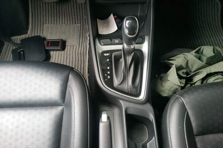 Used Hyundai Celesta 2017 1.6L Automatic Yueshin Edition DLX Gear Lever