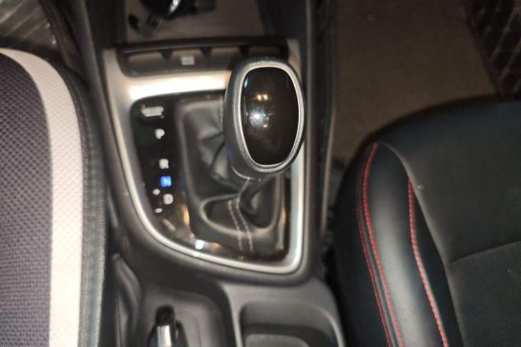 Used Hyundai Celesta 2017 1.6L Automatic Enjoyment Version GLS Gear Lever