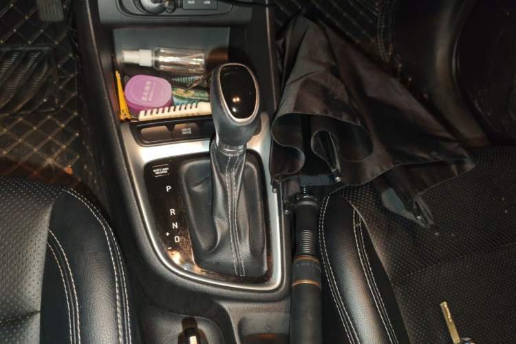 Used Hyundai Celesta 2017 1.6L Automatic Enjoyment Version GLS Gear Lever