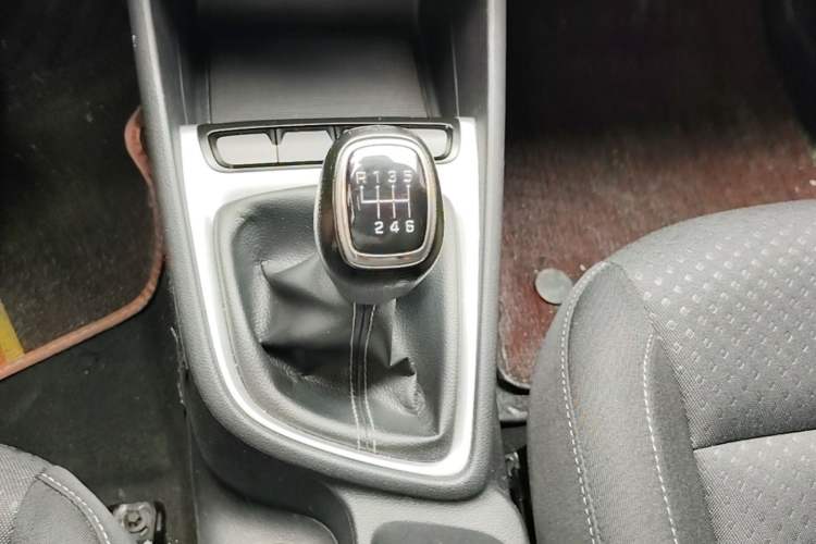 Used Hyundai Celesta 2017 1.6L Manual Enjoyment Edition GLS Gear Lever